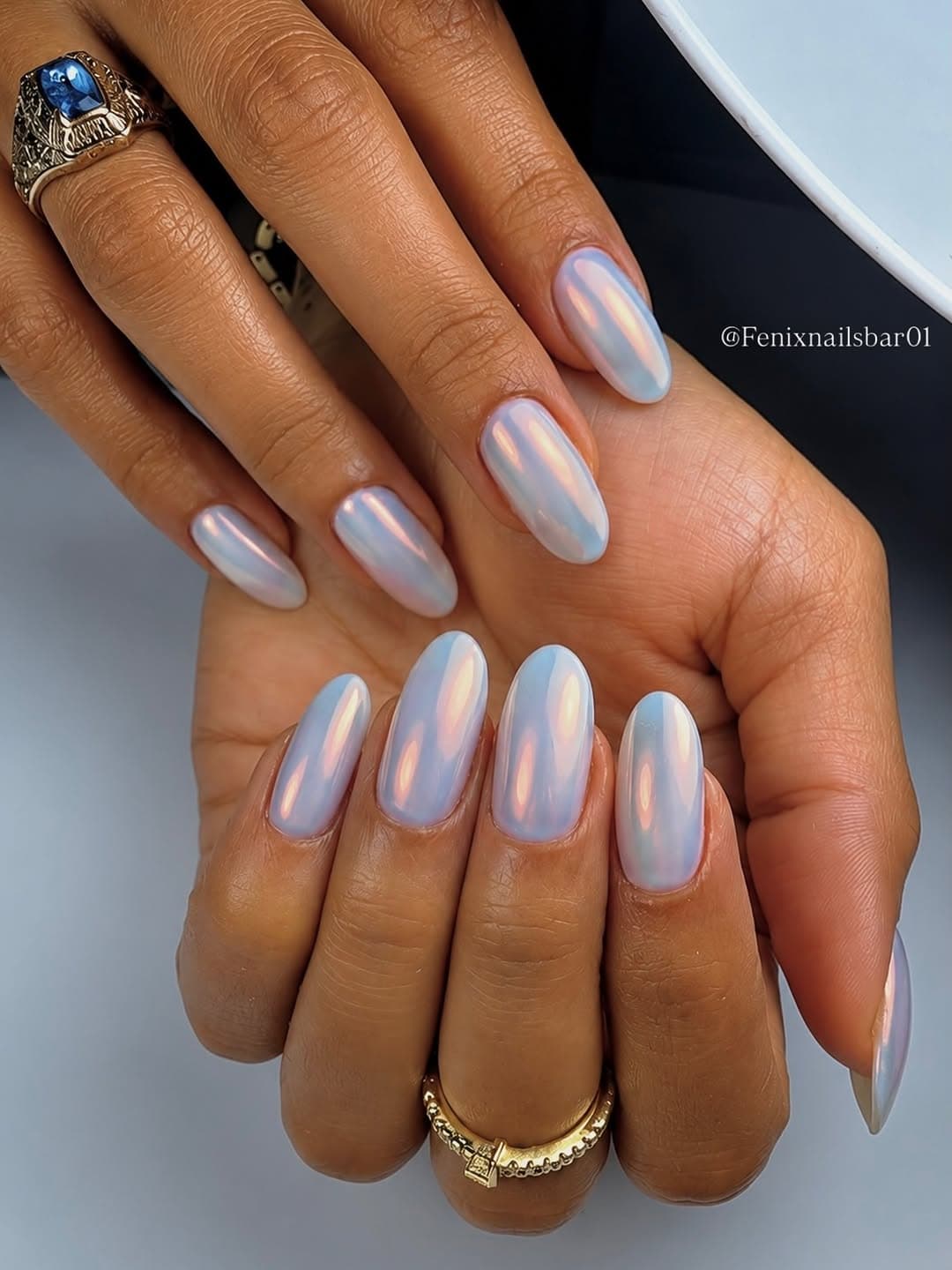 Uñas en tono azul